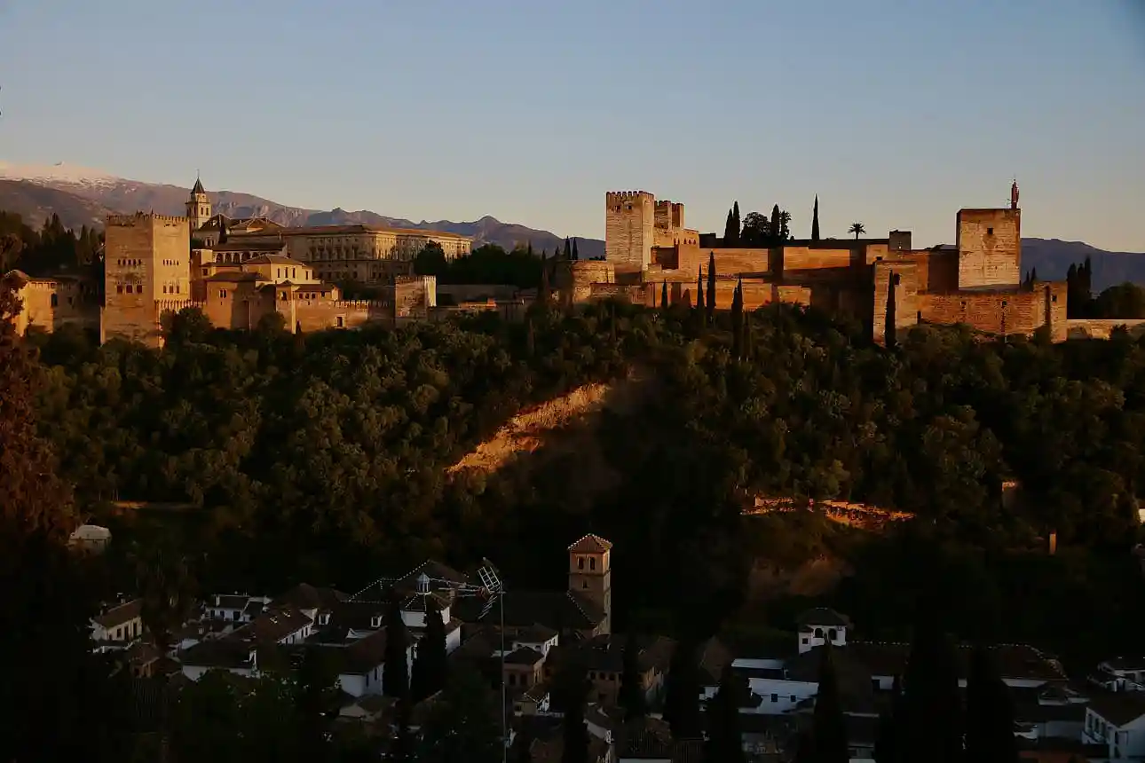 Alhambra bei Nacht
